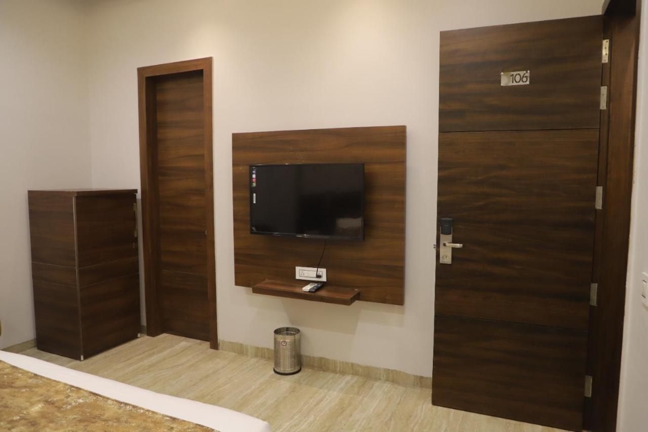 The Royal Casa Hotel Ludhiana Bagian luar foto
