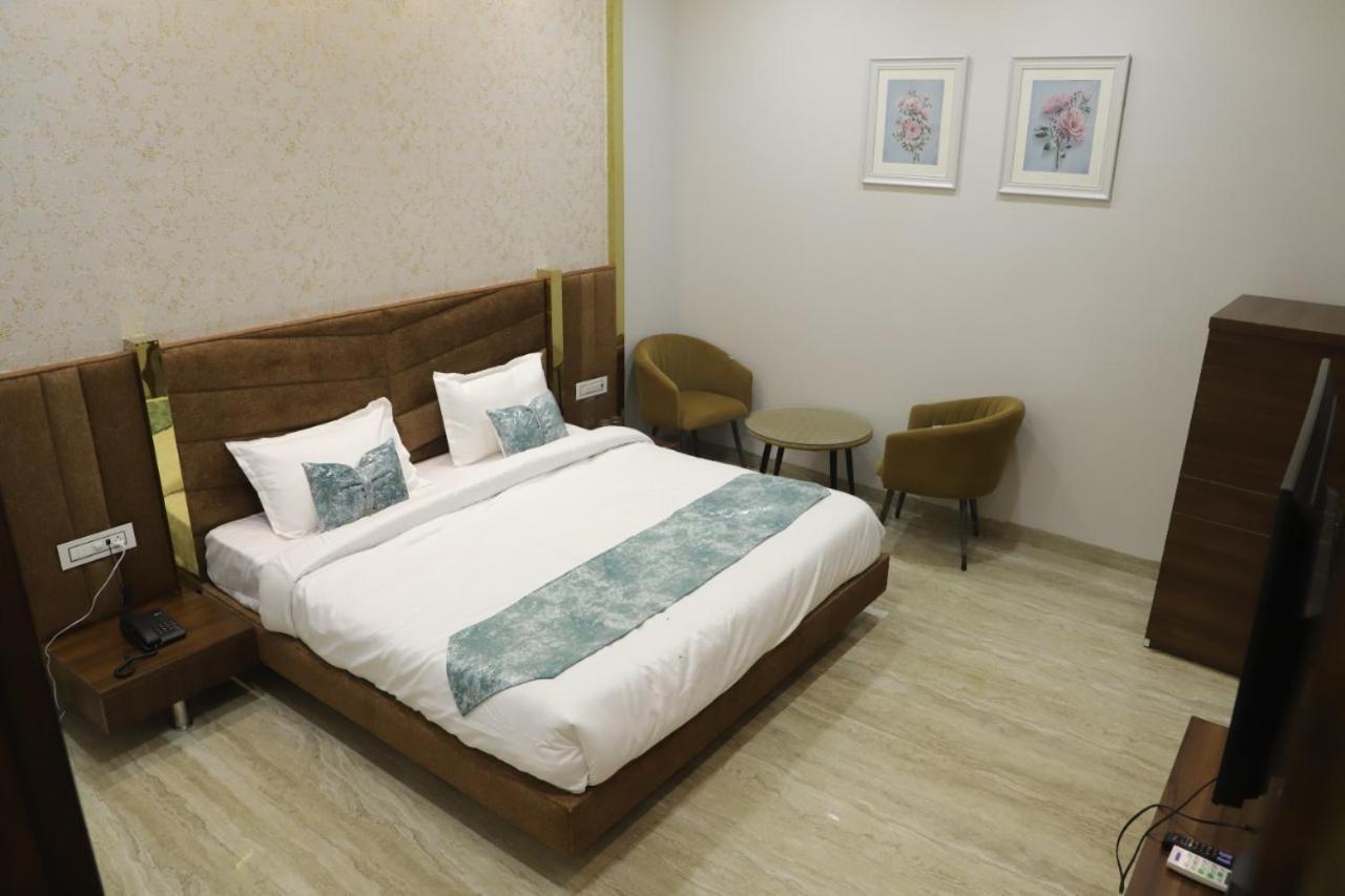 The Royal Casa Hotel Ludhiana Bagian luar foto